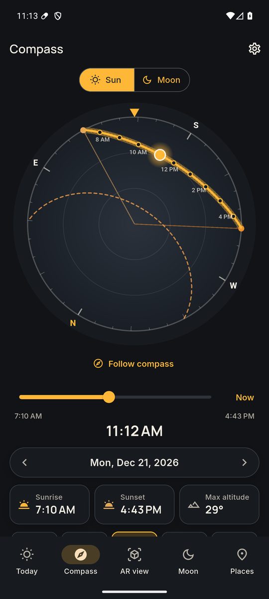 Winter and summer solstice arcs on the compass dial